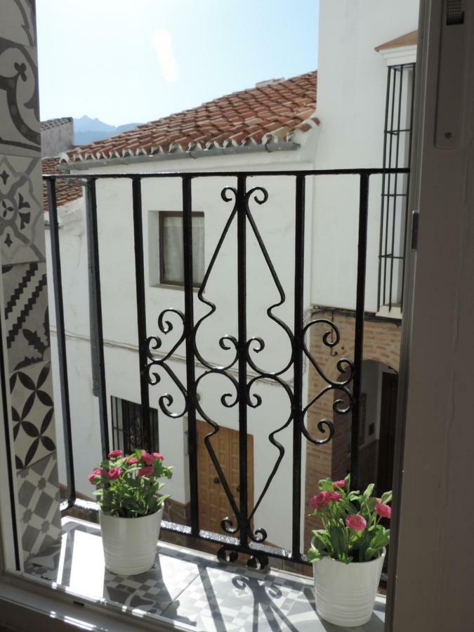 Casa Las Tres Conchas Yunquera ภายนอก รูปภาพ